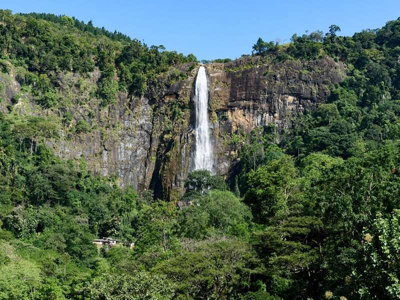 Diyaluma Waterfalls